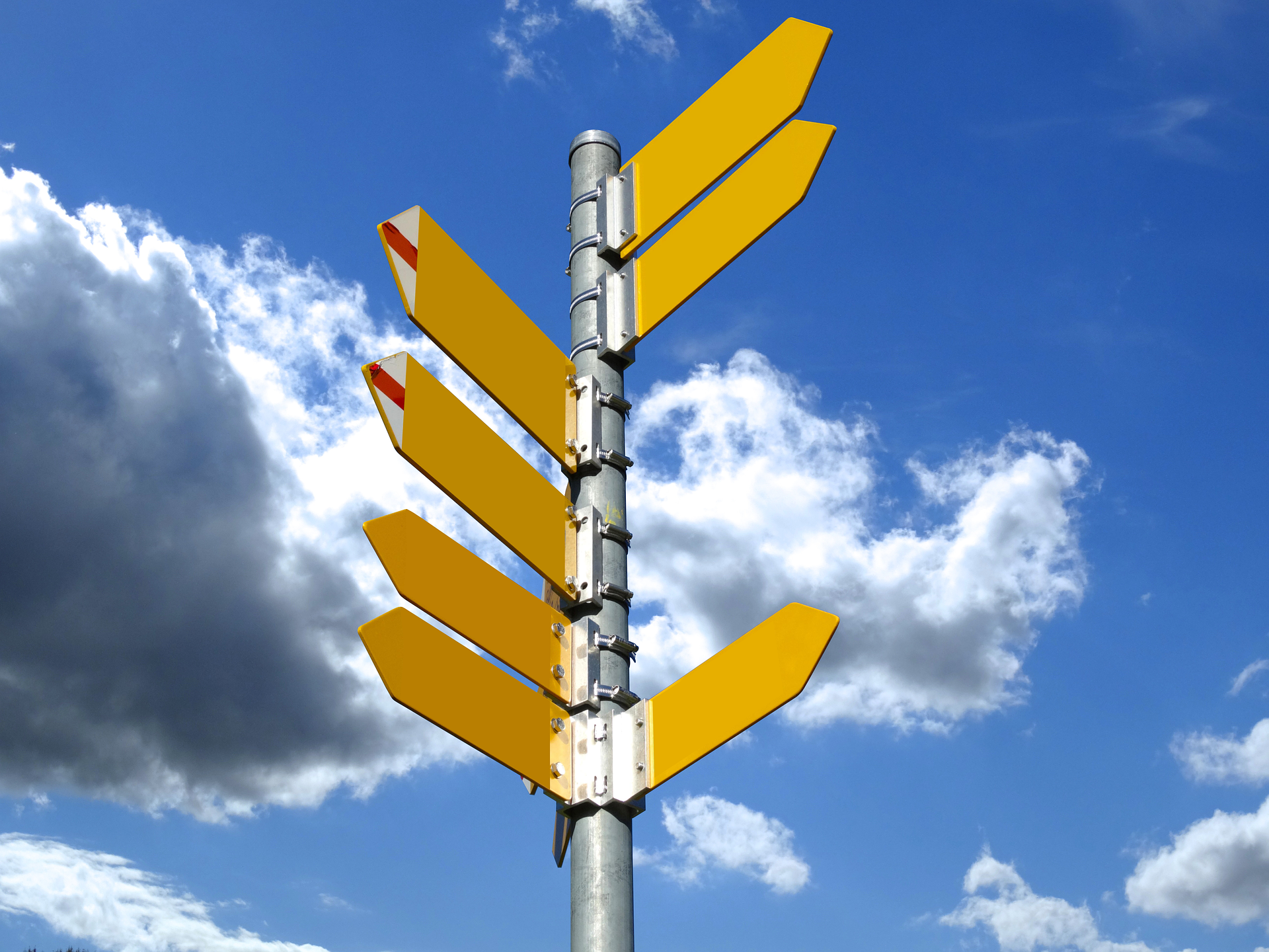 signpost-manyways-no-labels_Pixabay-494457_1920